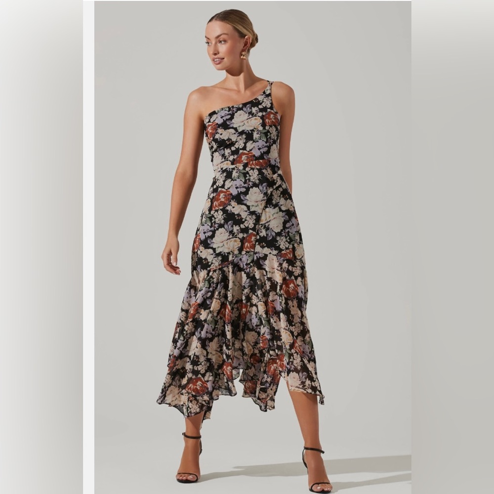 Size Small ASTR the Label EmmyLou Floral One Shoulder Floral Midi dress
